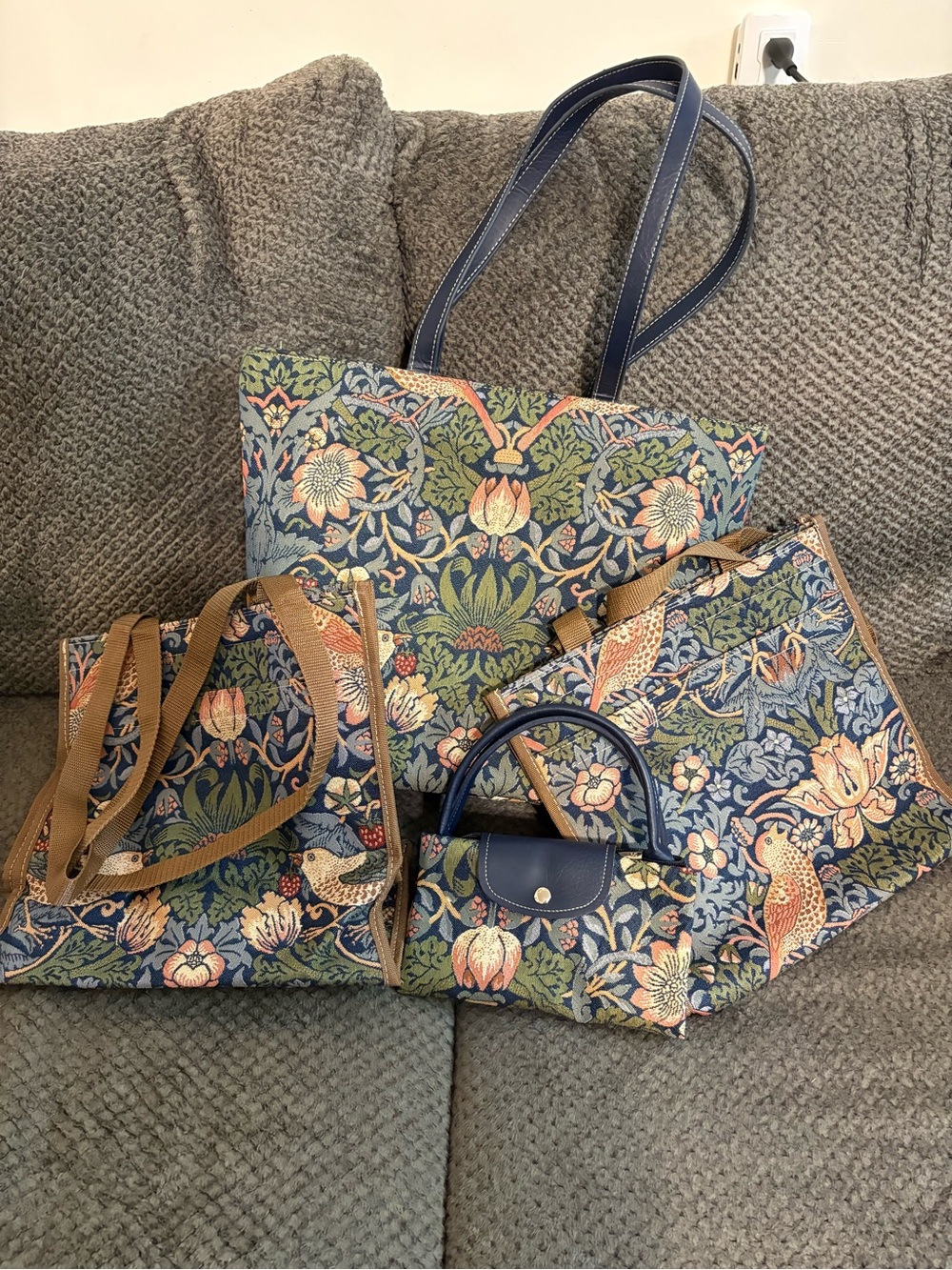 Signare William Morris Strawberry Thief bags